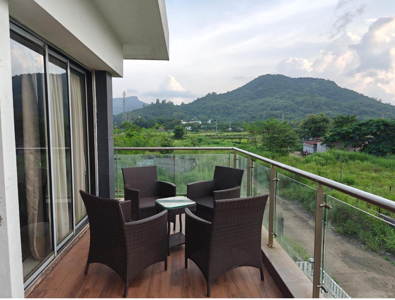 Ferienwohnung Mizzle Exotica Lonavla Exterior foto